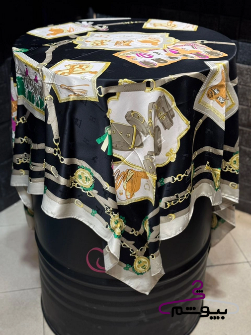 روسری ابریشم ژاکارد طرح قاب مشکی کرم نارنجی